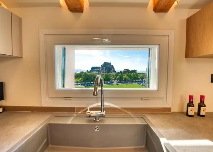Liston Luxury Penthouse דירה