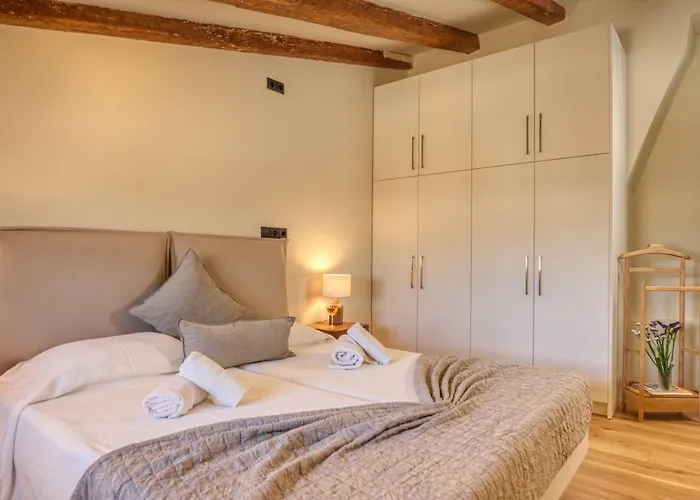 Liston Luxury Penthouse דירה